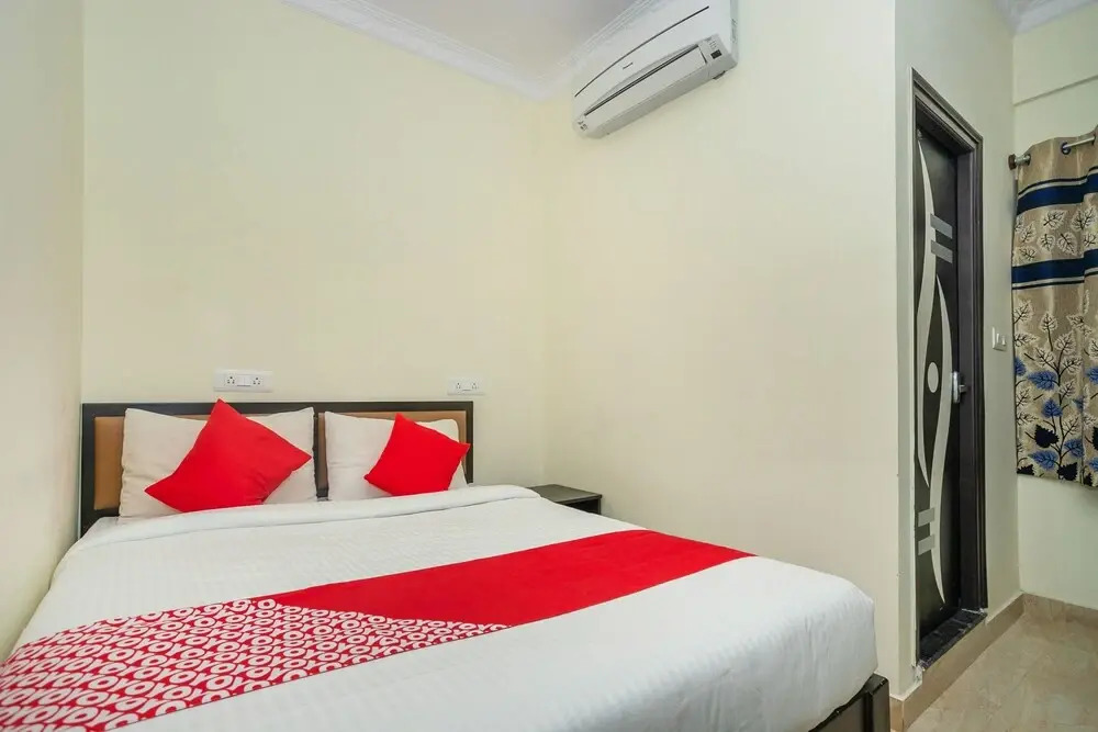 Oyo 28119 Omkar Global Inn