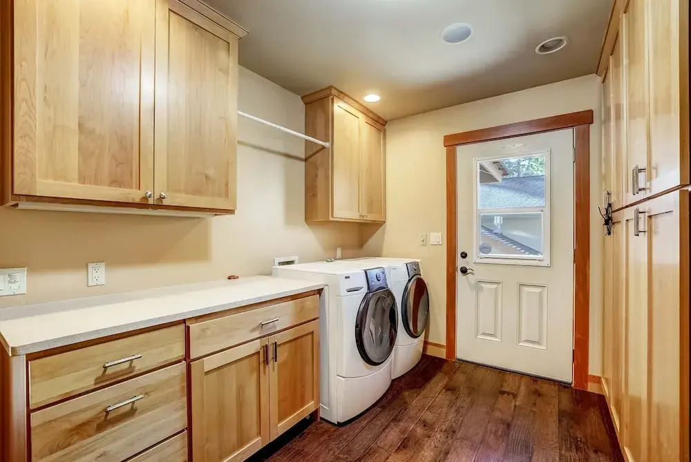 Stunning Forest Retreat - Walk to Upper Truckee River!