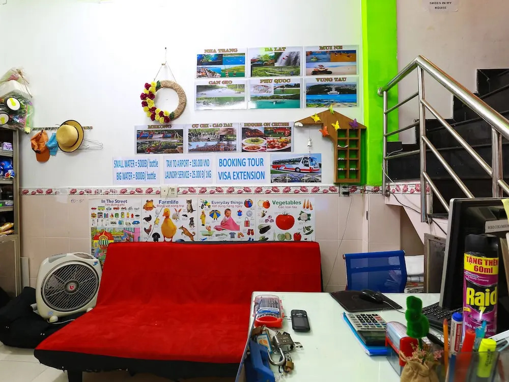 Color Hostel