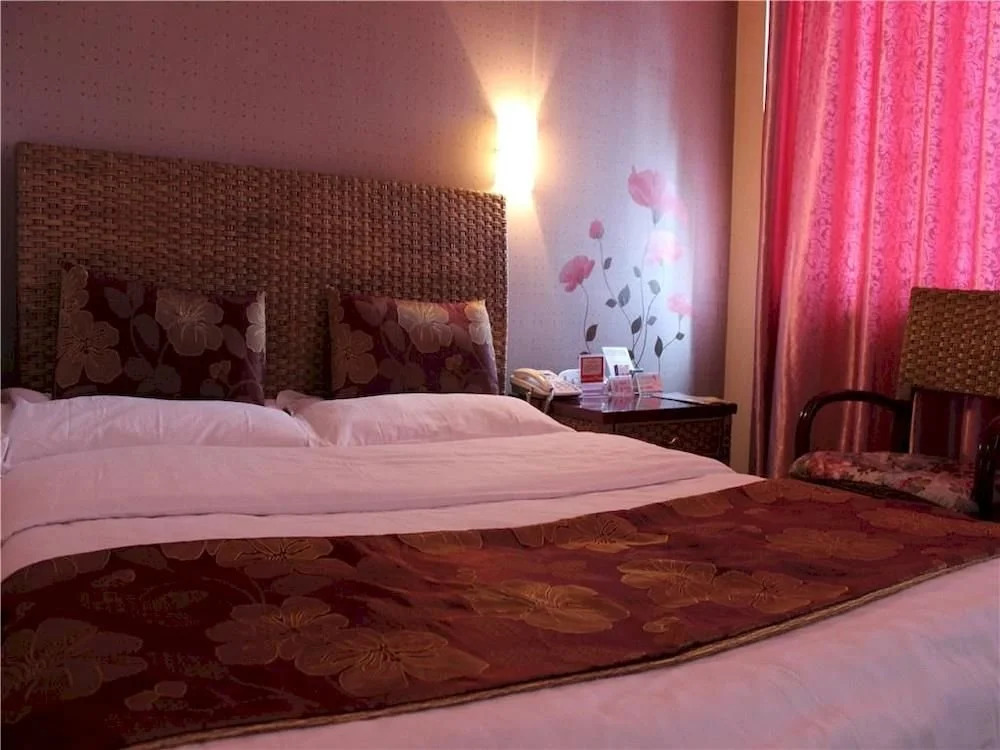 Qujing Derun Hotel
