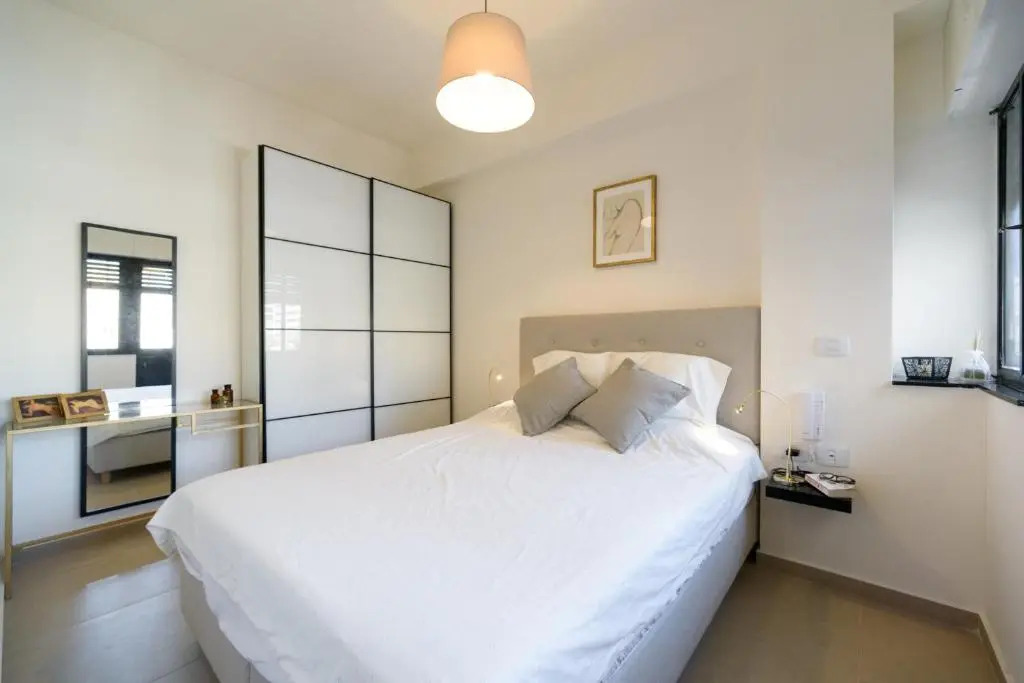 16 HaRakevet Street - By Beach Apartments TLV