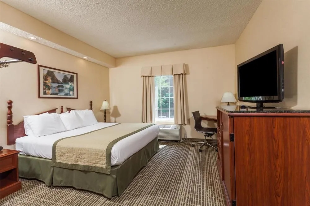 Baymont Inn & Suites Columbia Maury