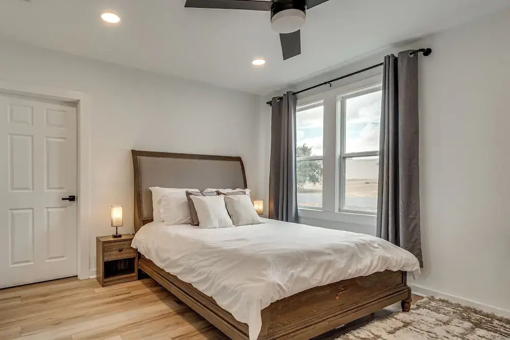 Near Historic Georgetown Square! Updated Home