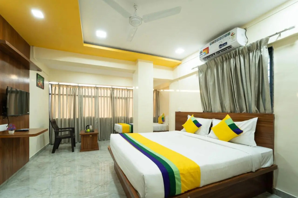 Itsy Hotels Anand Executive, Near Amanora