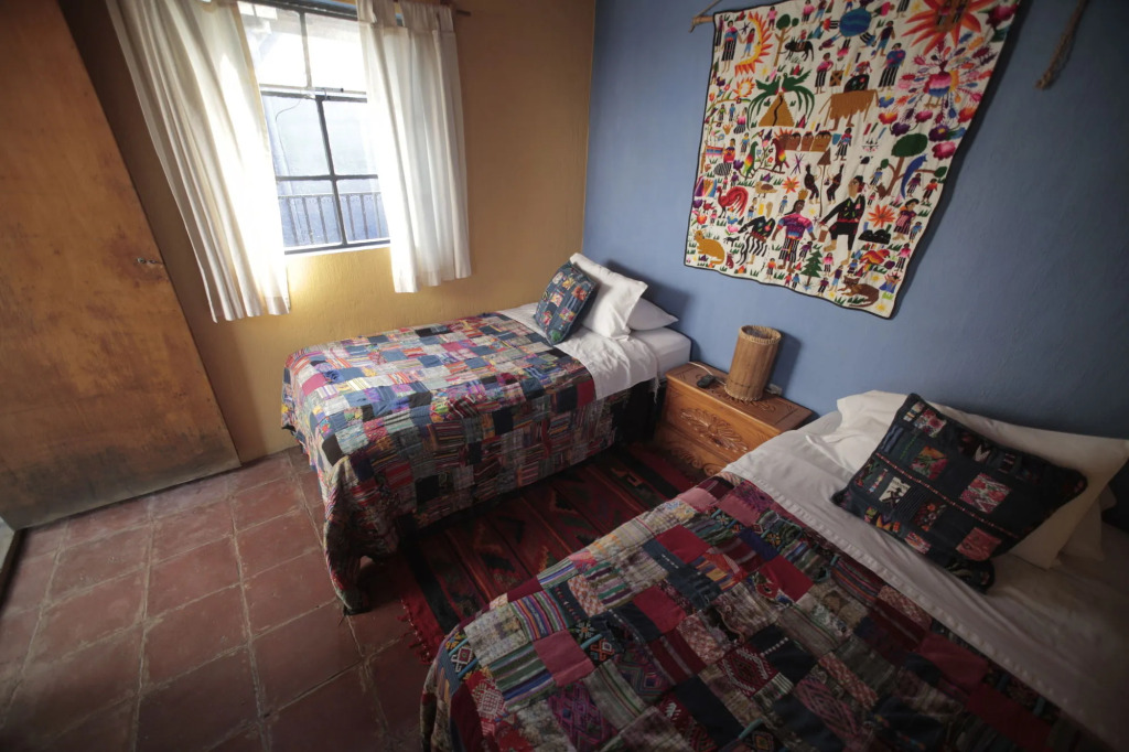 Yellow House Hostel B&B