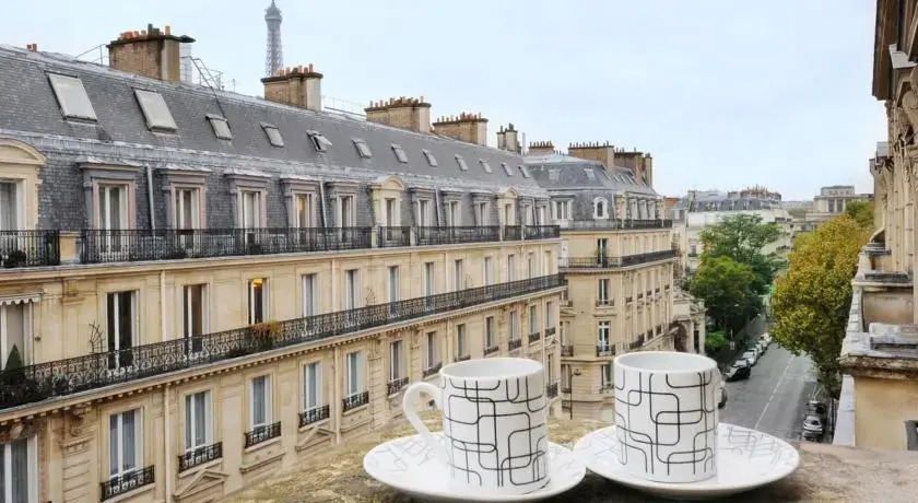 Studio charmant avec balcon et vue sur Tour Eiffel