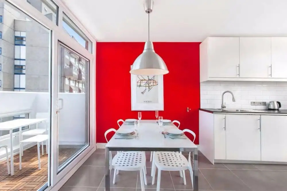 Central 2 Bedroom Apartment With Amazing Views