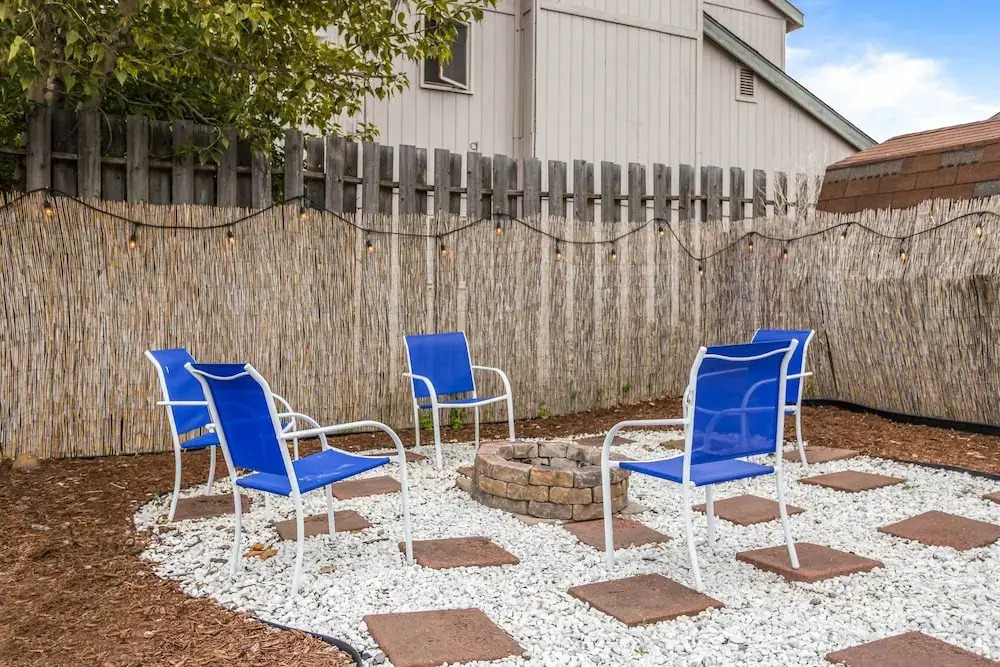 Updated Townhome: Near Airport & Shopping!