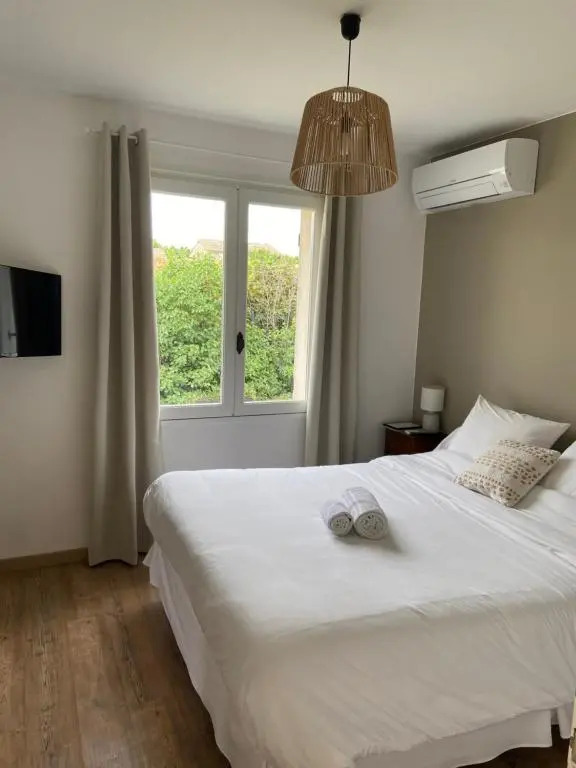 Le Patio, chambres d hôtes pour adultes en Camargue, possibilité de naturisme à la piscine