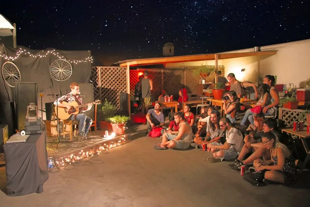 Hostal Irreal - Hostel