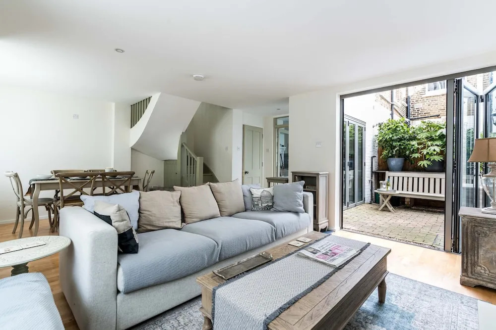 3BD Mews House with Courtyard in Kew