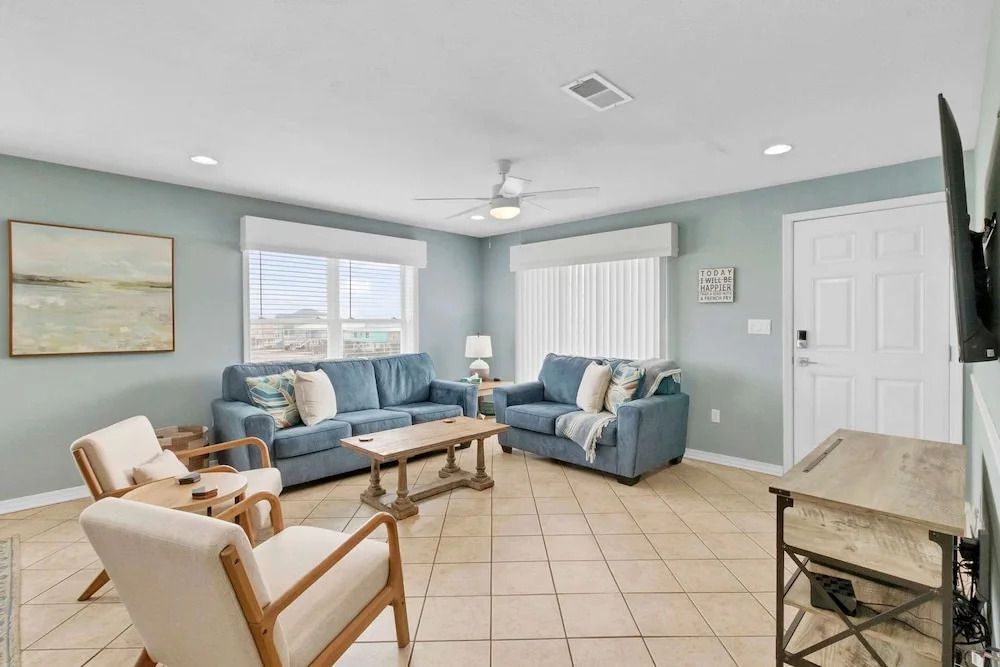 Spacious 3BR 2BA Gulf Views Dock and Boat Launch