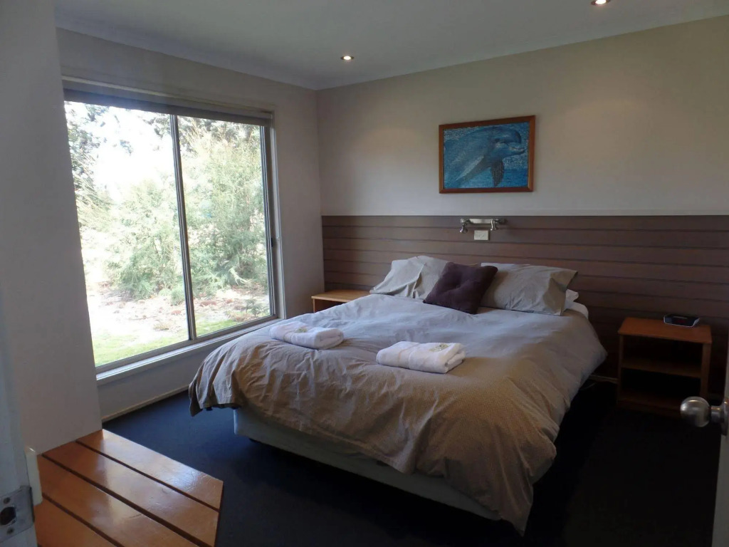 Beluga - Waterfront Retreat