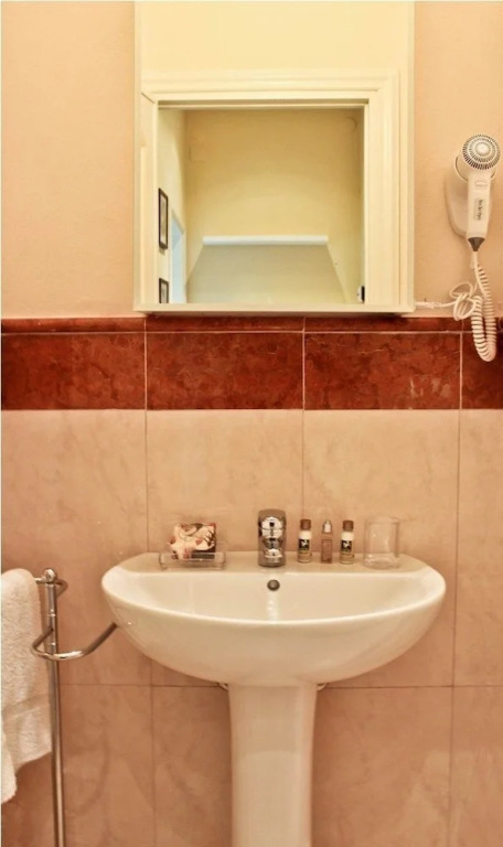 Alfani Suite