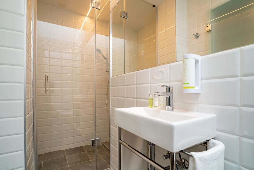 Hotel Avion - NKP - WORLD MONUMENT