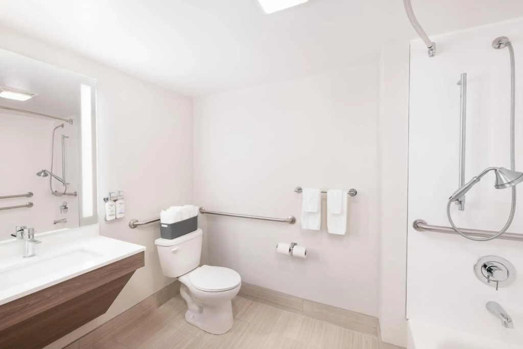 Holiday Inn Express Atlanta West - Theme Park Area by IHG