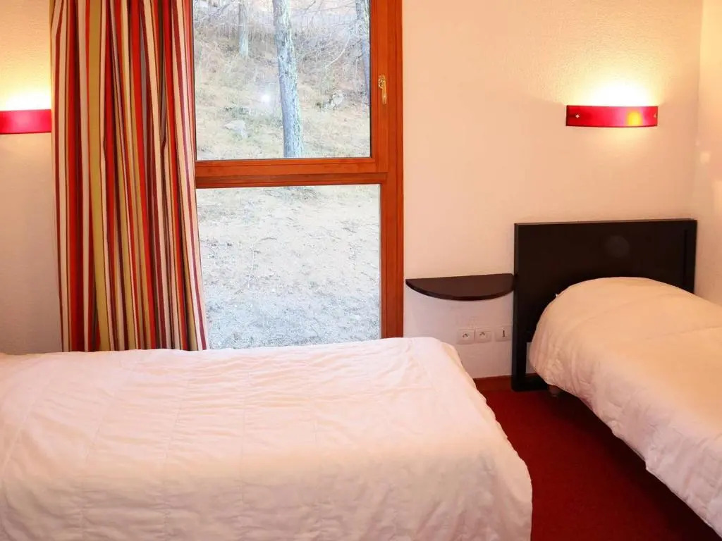 Chalet mitoyen avec piscine, sauna et hammam aux Orres 1800 - FR-1-322-108