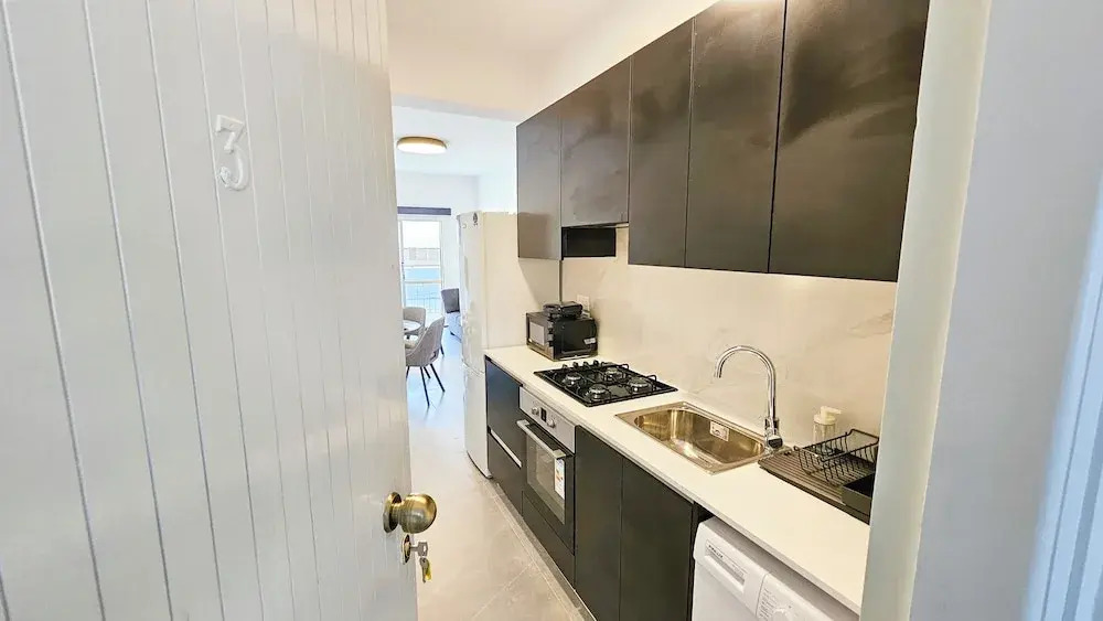 La Magenta Apartments