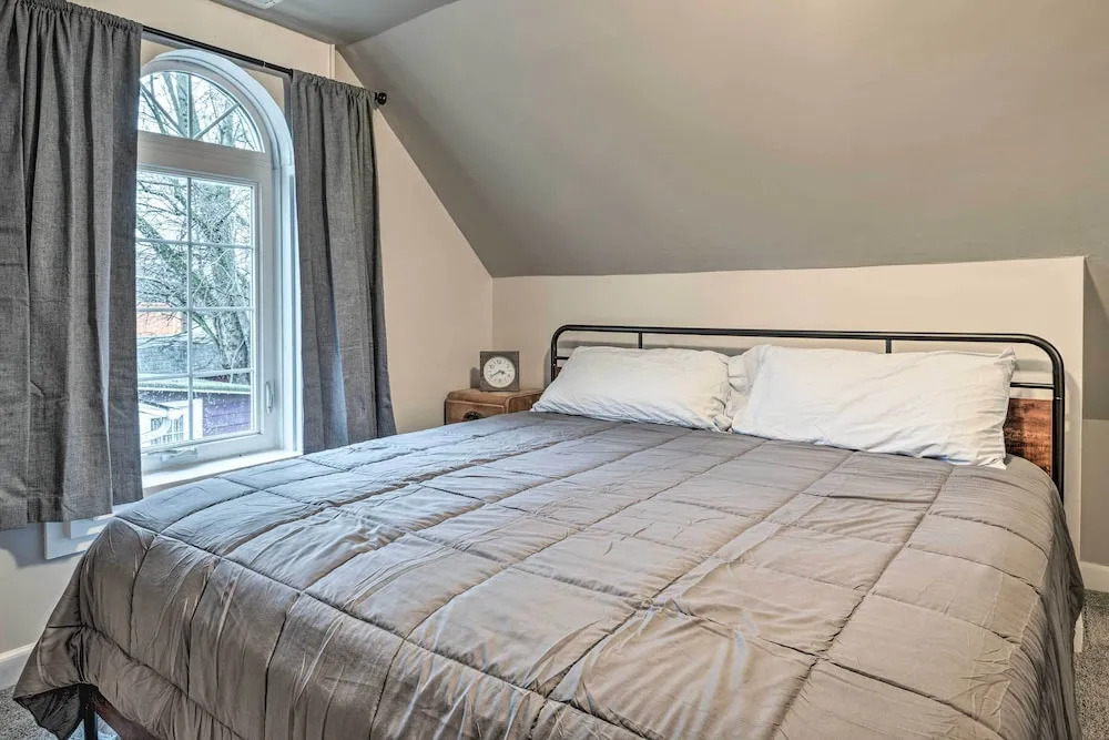 Charming Greencastle Home u003c 1 Mi to DePauw