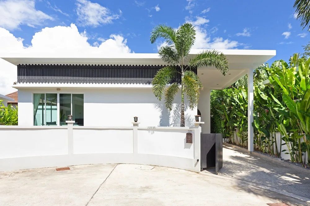 Tropical Stay at 2BR Pool Villa Greens 8