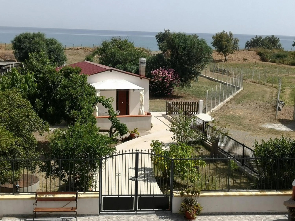 VILLA FRANCA-Casa per Vacanze al mare- Privacy e tranquillità-
