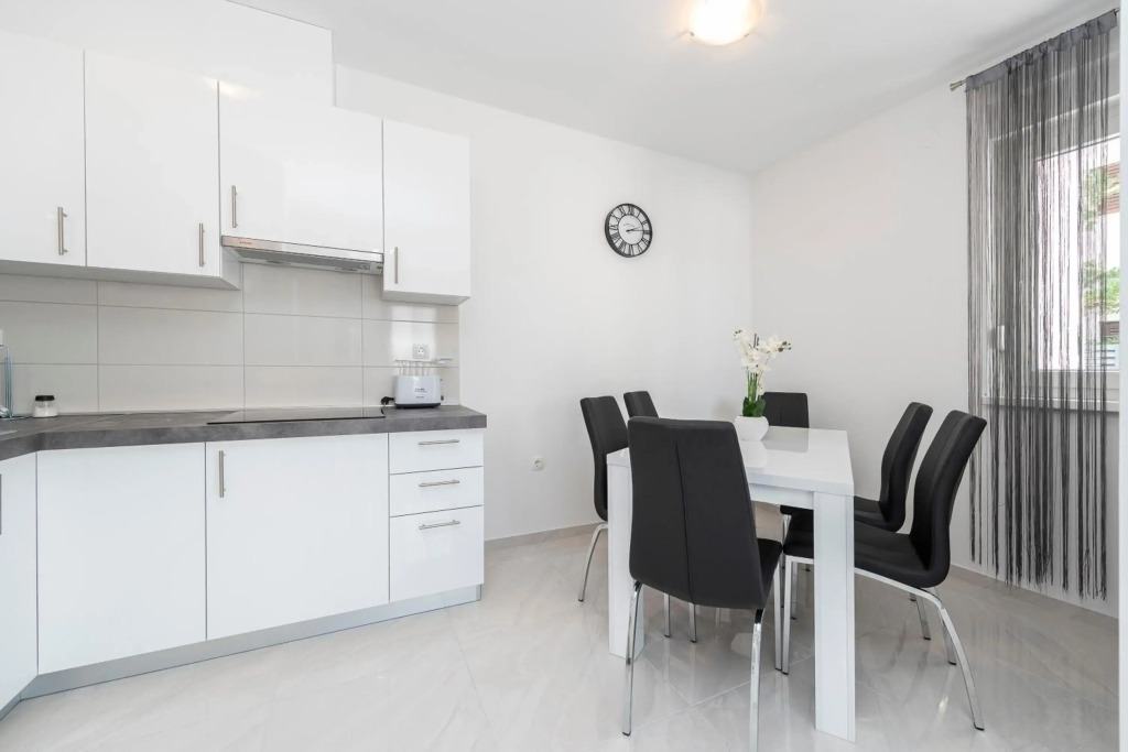 Villa Star 2 a centrally located ap. with a pool
