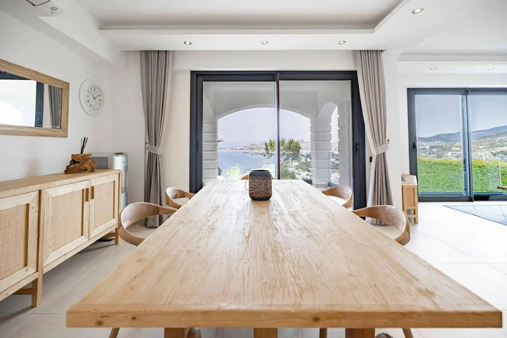 Stunning Villa with Private Pool and Luxuriest Views