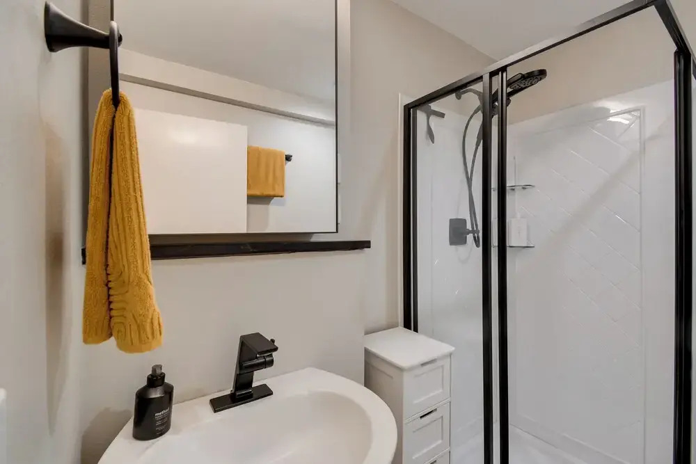 Walk to Beach + Village: Bainbridge Island Gem