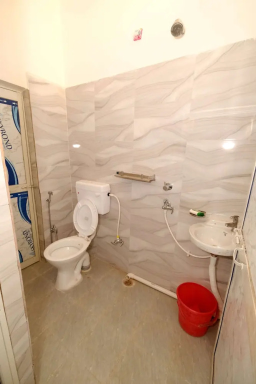 HOTEL SWASTIK "free pick up from station & airport"