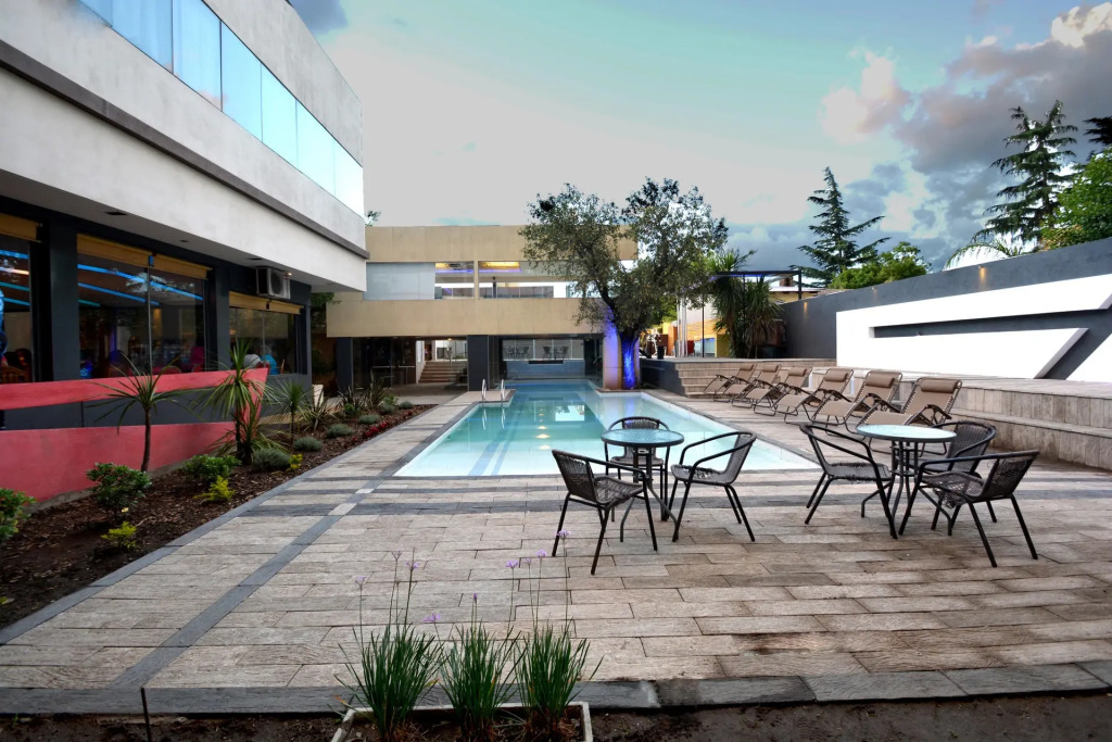 Piazza Hotel