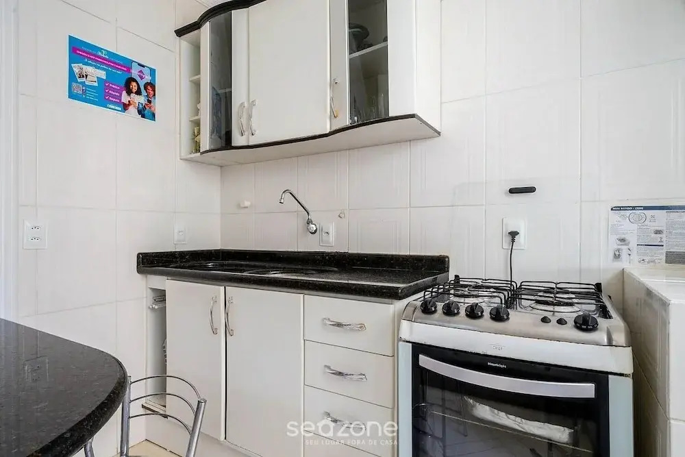 2 Bedroom apt 100m From th Central Beach BC Edg402