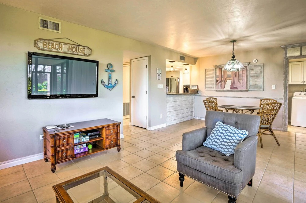 Coastal Bonita Springs Gem: Shop, Dine & Swim