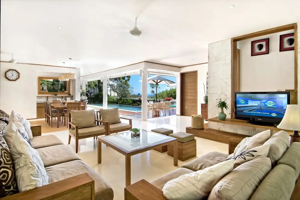 Villa Champa - Family Friendly Accessible villa inc Pool Fence and Car and Driver