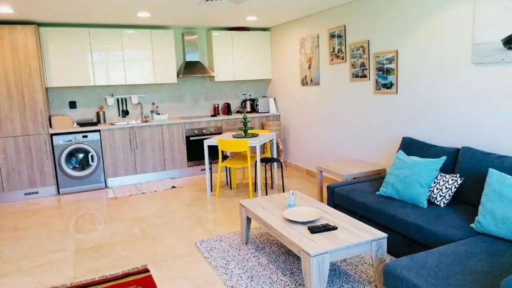 Beautiful modern apartment with access to beach and pools