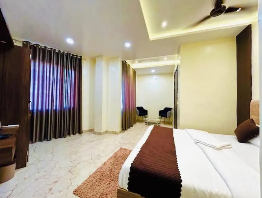 Hotel R K Palace