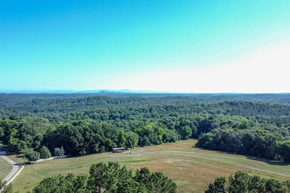 2 Mi to Clemson: Central Villa w/ Deck, Near Lakes