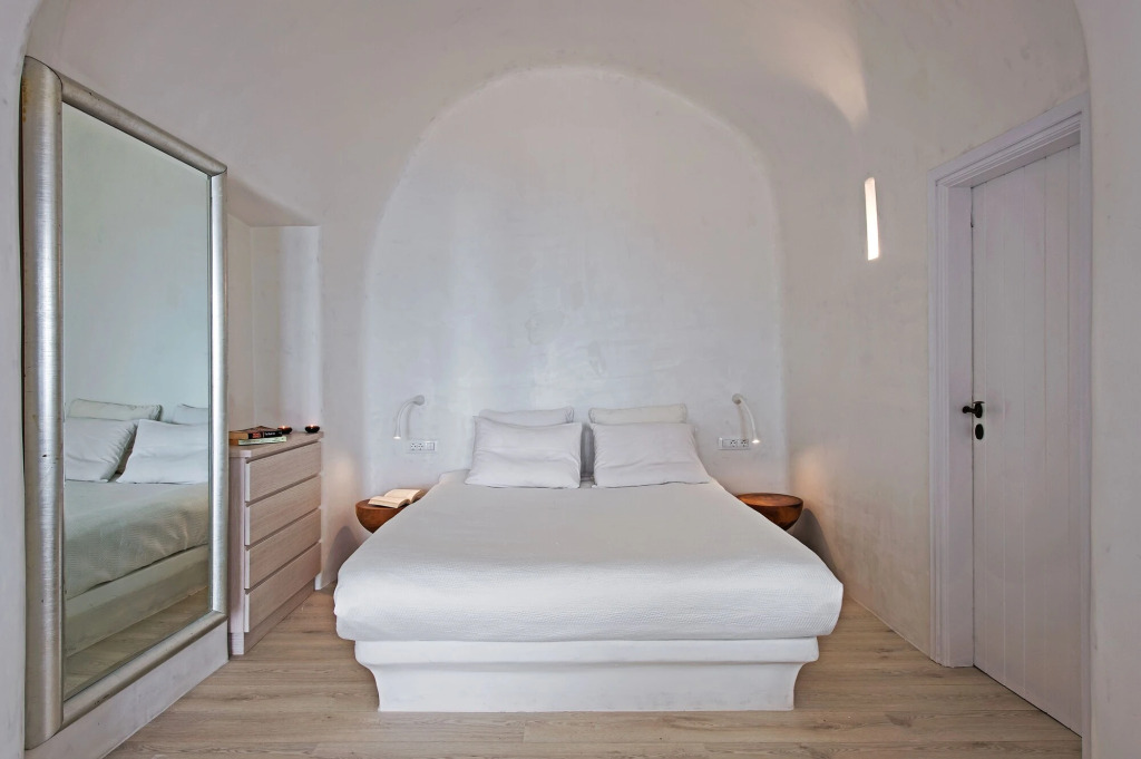 Porto Fira Suites