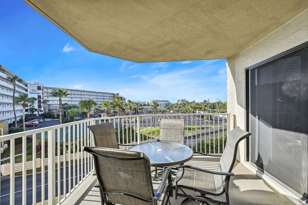 Inlet Reef 217 2 Bedroom Condo by RedAwning