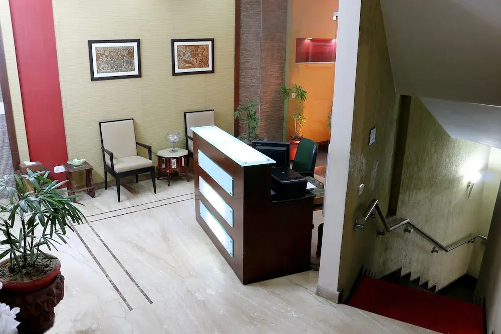 FabHotel Phoenix Hospitality - Nr DLF Cyber Hub & Metro, Gurugram