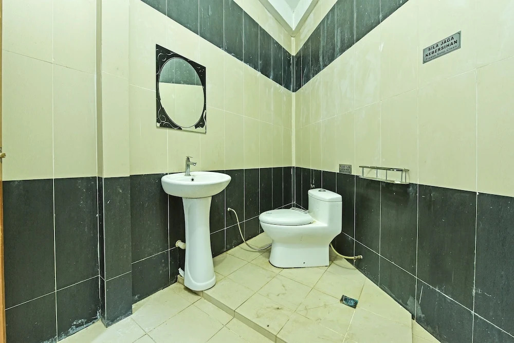 OYO 90441 Cz Traveler's Hotel