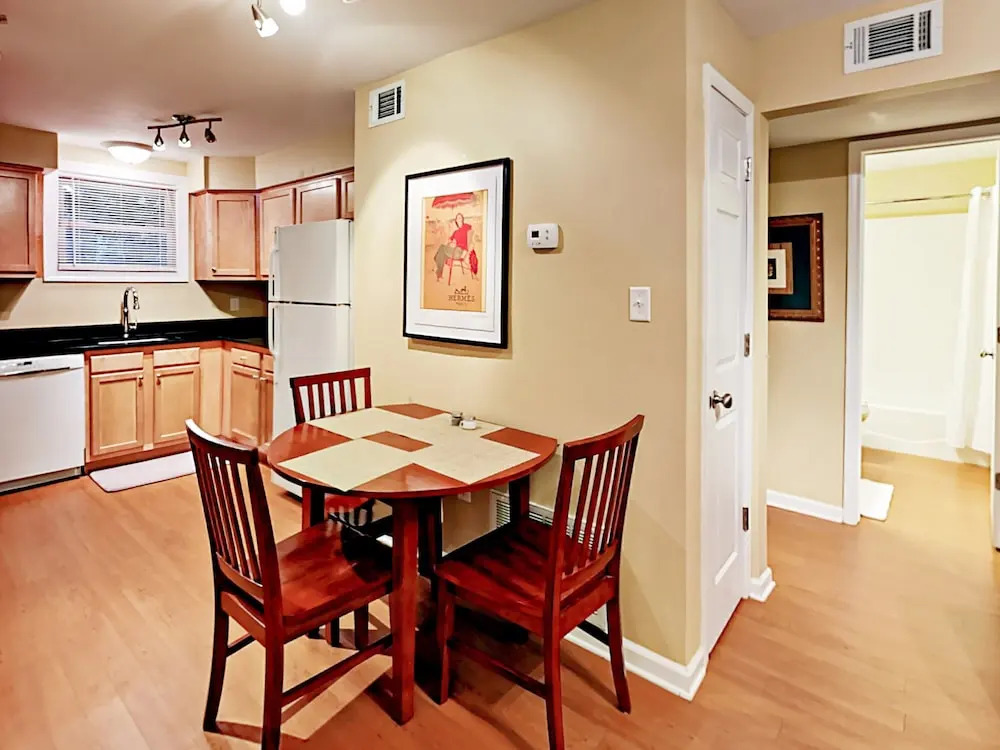 Charming Unit D - 2 Br Duplex