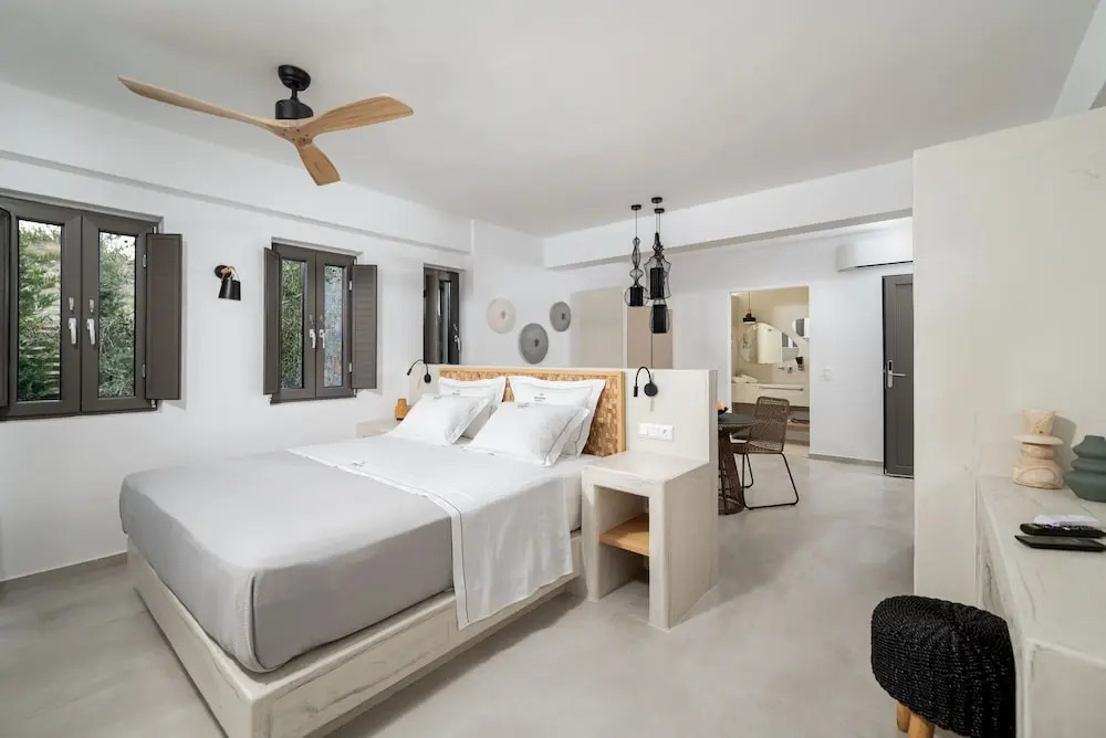 Mnḗmē Suites & Villas