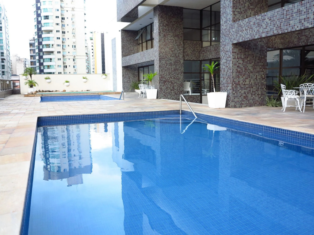 Stay - Apartamentos, Studios e Quartos - Piscina, Jacuzzi e Sauna - 400m da Praia Central