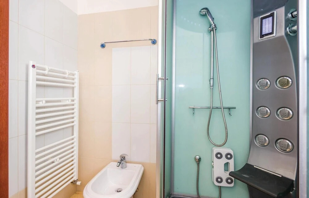 Beautiful Home in Icici With Wifi and 3 Bedrooms