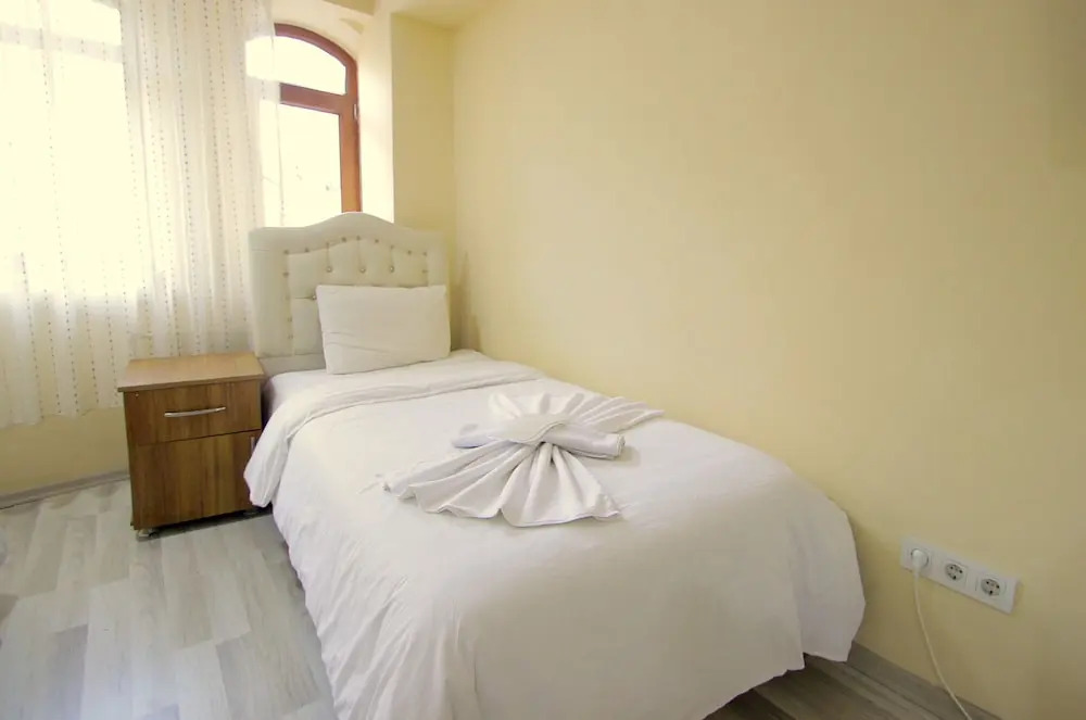 MAXi HOTEL