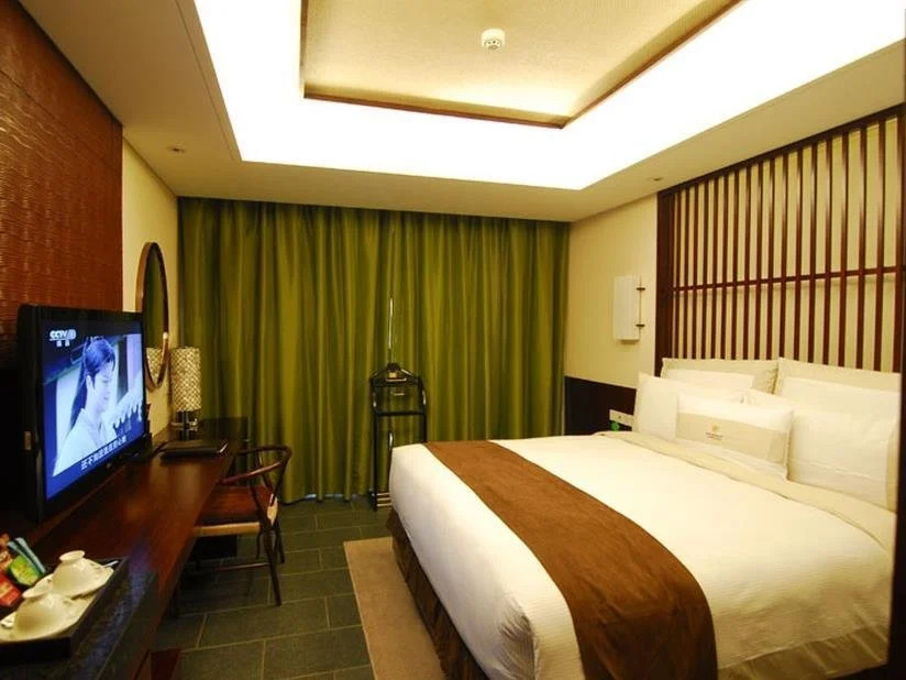 Xian Banpo Lake Hotel