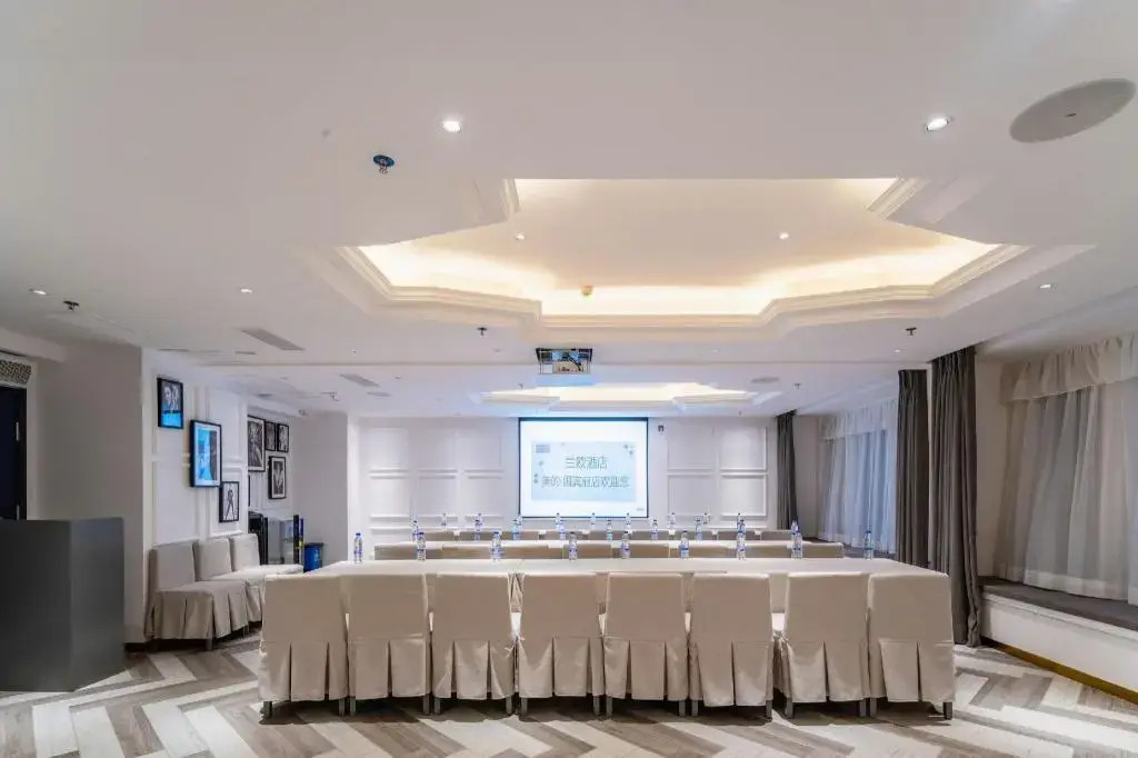 Lanou Hotel (Guiyang Huaxi District Meide Government House Branch)