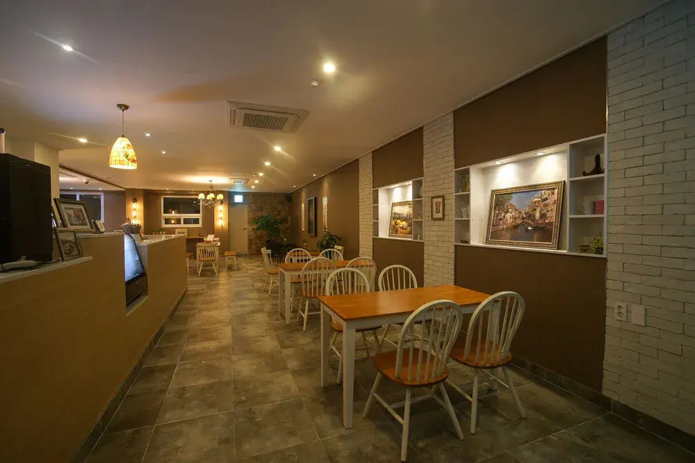 Orange Tree Hotel