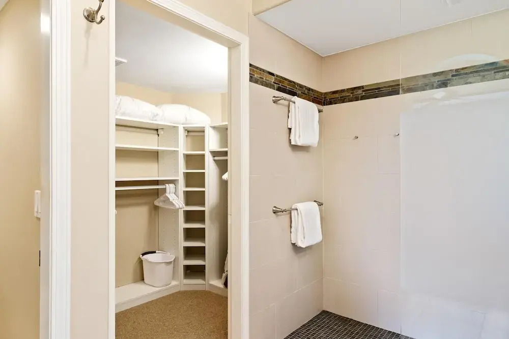 Waikoloa Beach Villas F22 2 Bedroom Condo by RedAwning