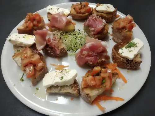 MOUNTAIN HOTEL Osteria di MONTAGNA La Peonia Monte Generoso